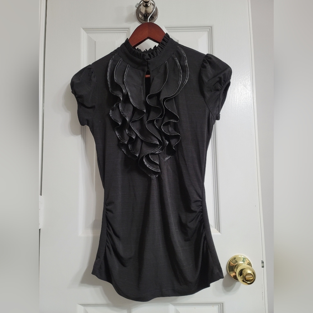 Ruffle neck with keyhole top